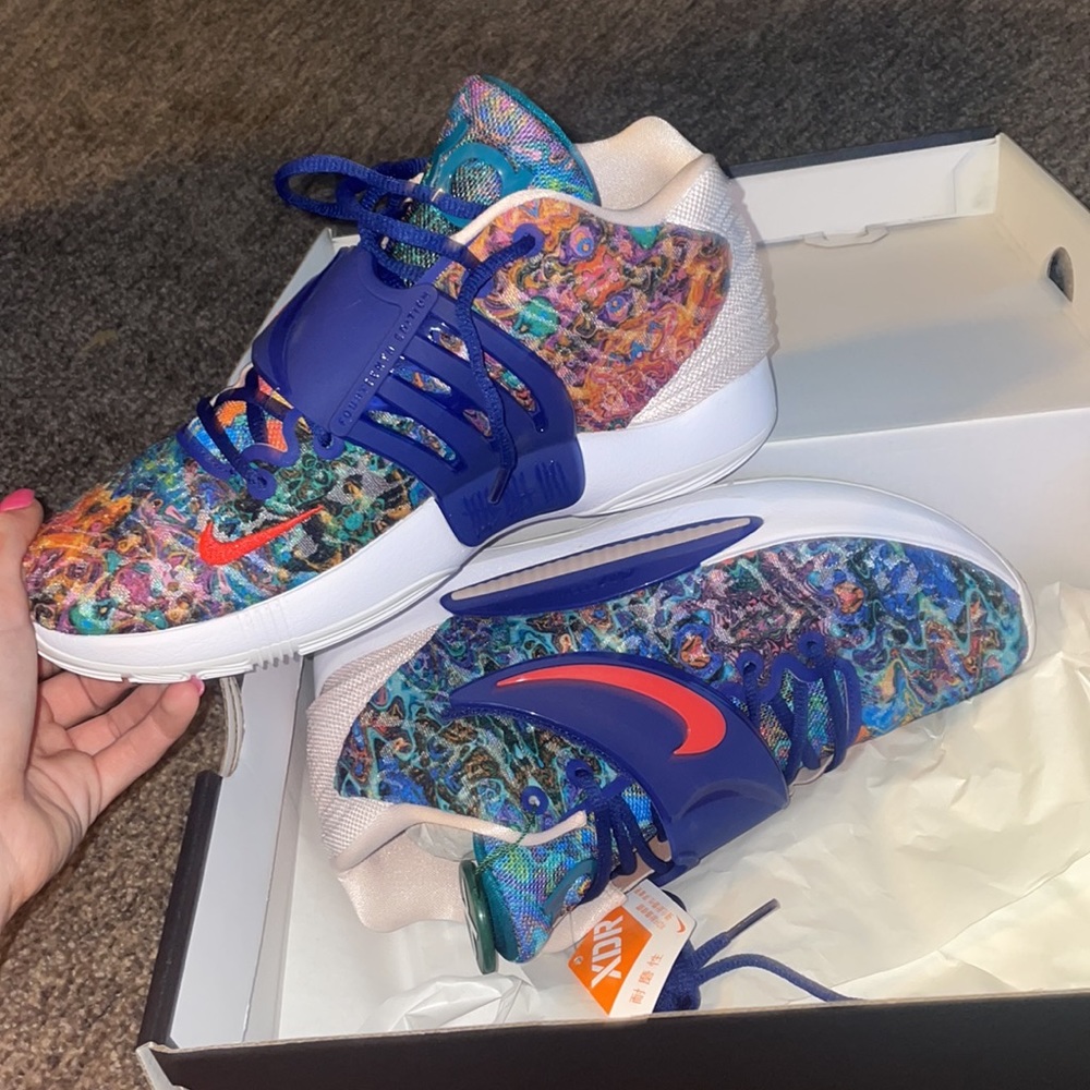 KD 14 psychedelics ! BRAND NEW ! Size US M 8.5 W 10 !